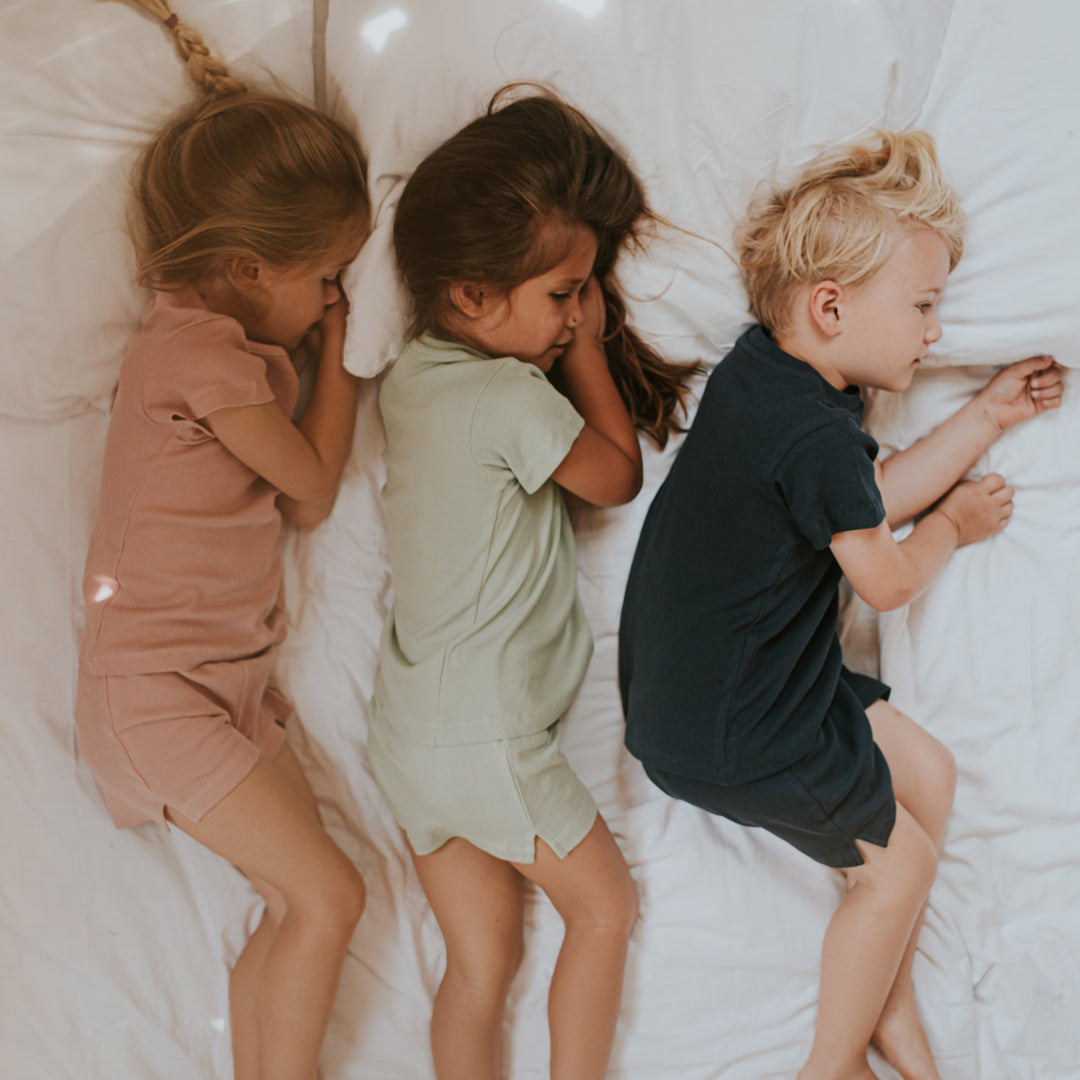 Koko Noko korte Kinderpyjama Unisex| 2-delige Pyjamaset Green | Pre-order